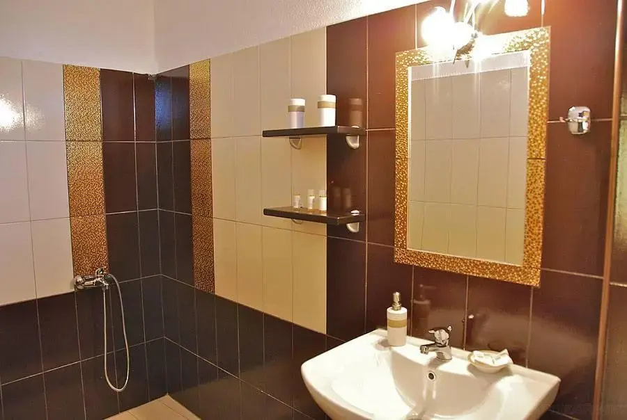 Deluxe Studio