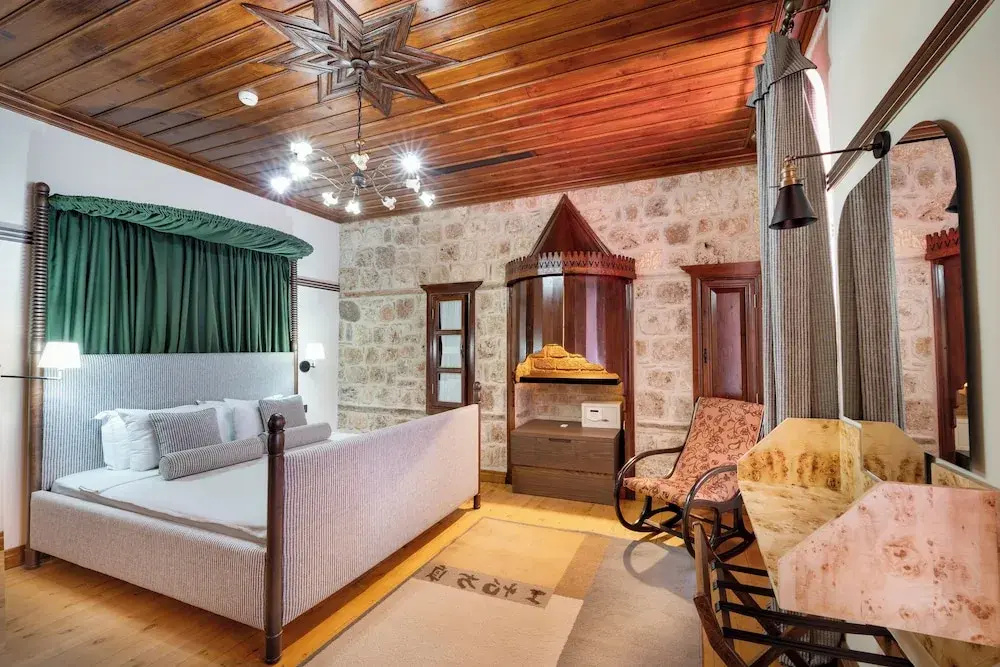 Luxury Double room with city view (full double bed)