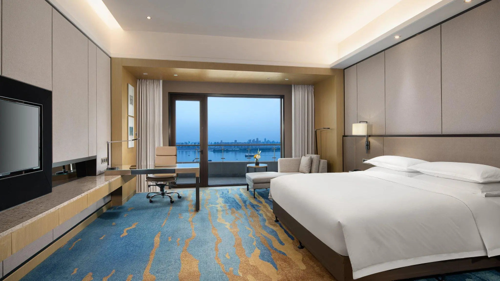 Classic Double room with river view (full double bed)