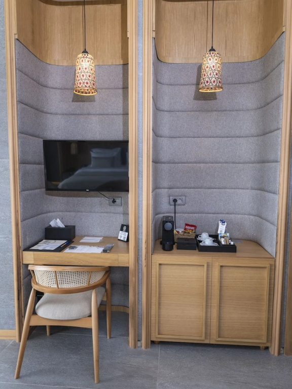 Deluxe Double room (full double bed)