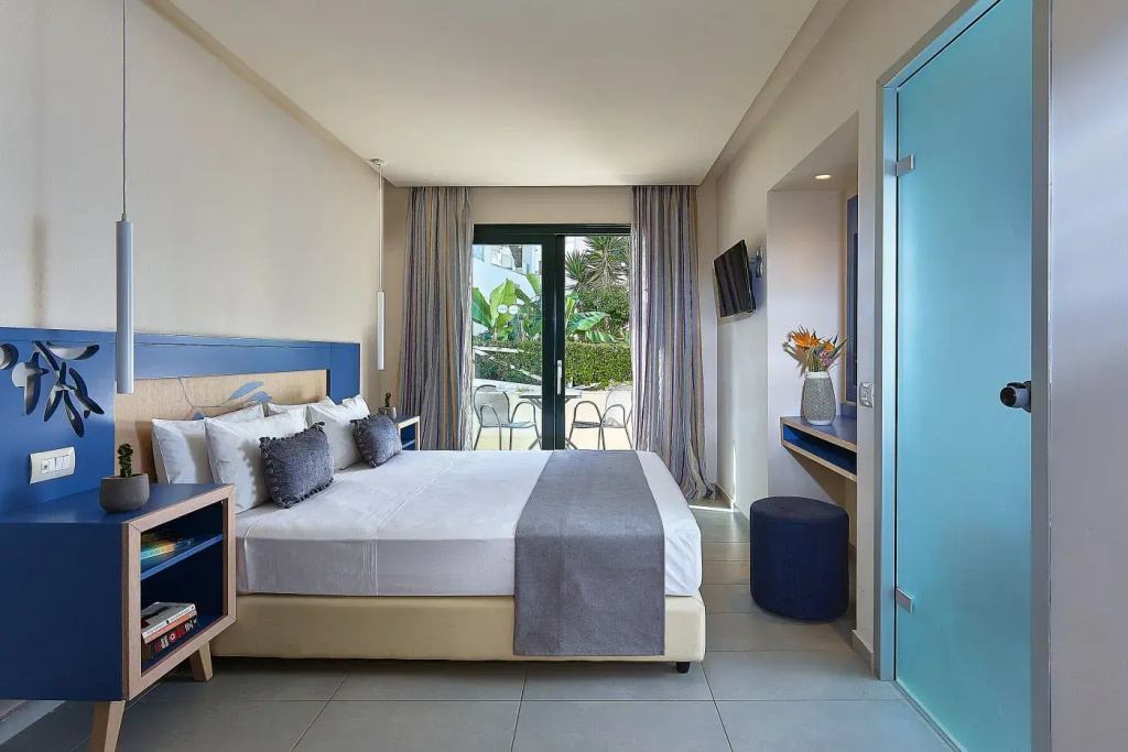 Standard room with land view