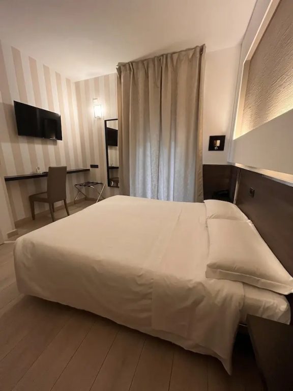 Standard Double room with balcony (full double bed)