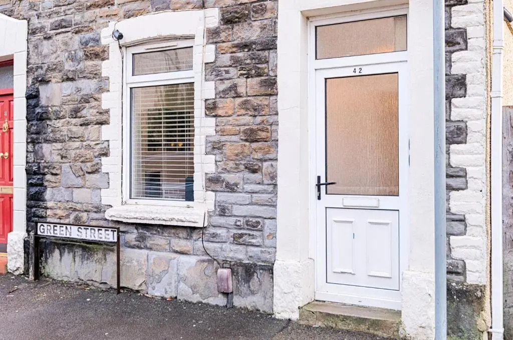 Perfect Base to Stay in Swansea - TV in every Bedroom!