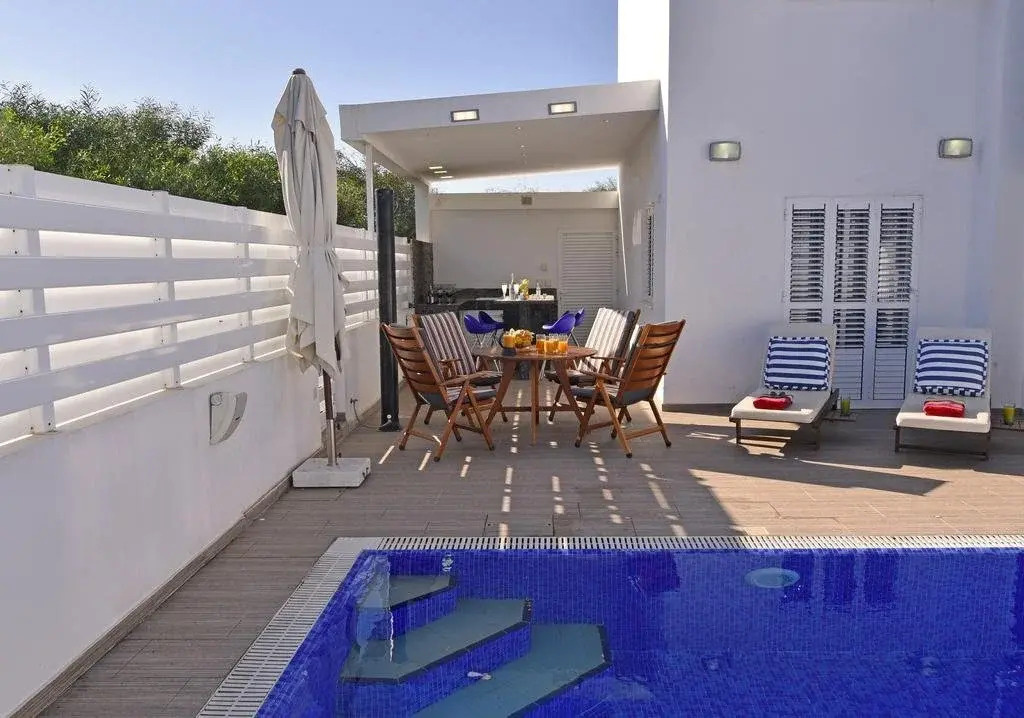 2 Br Villa Blue Phoenix - Chg 8911