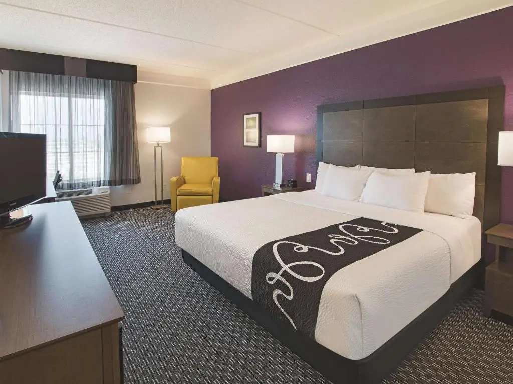 La Quinta Inn & Suites by Wyndham Arlington North 6 Flags Dr - Chambres