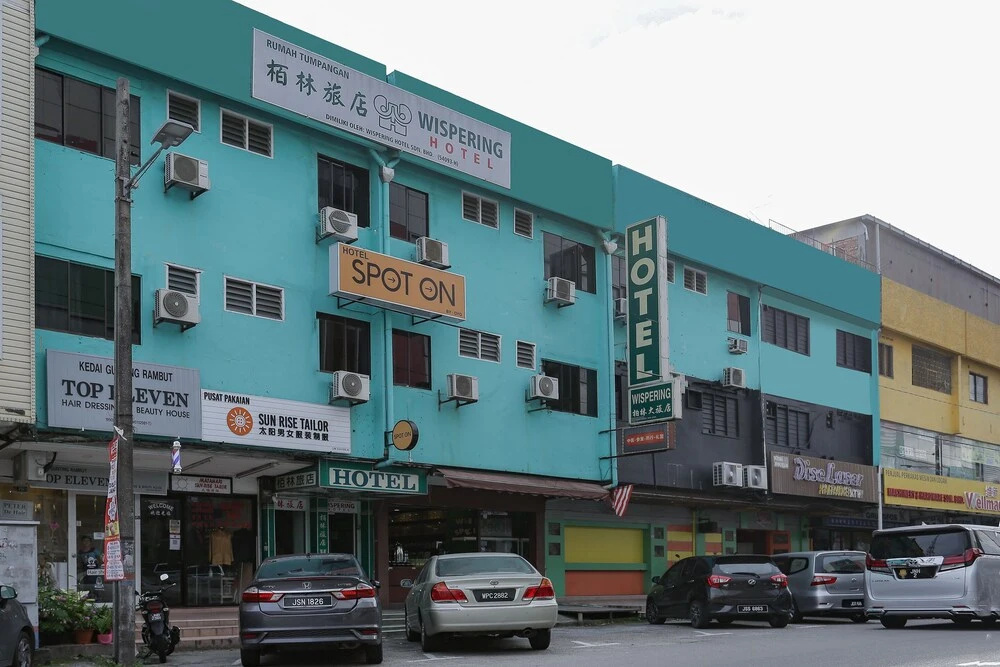 Spot on 89989 Wispering Hotel
