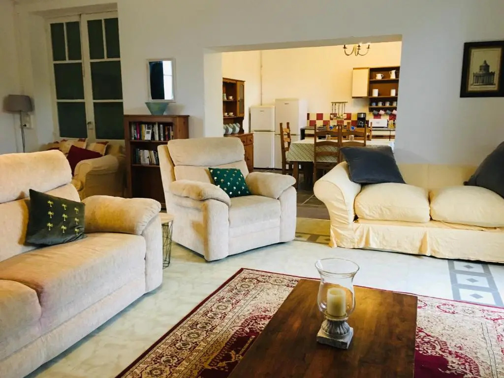 5 Bedrooms Cottage