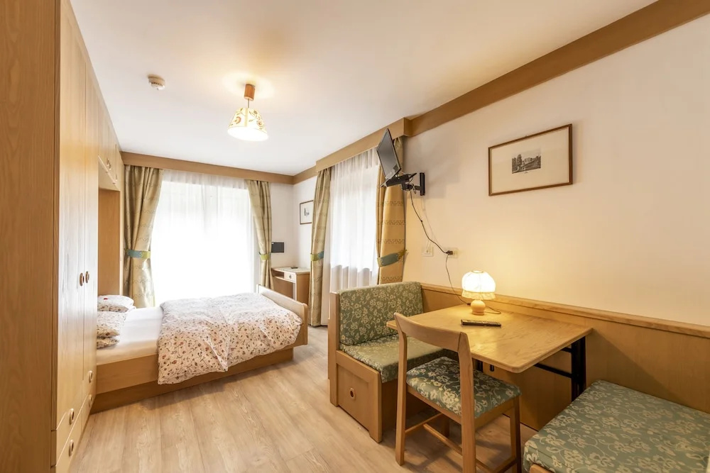 Standard Double room with balcony and with mountain view (full double bed)