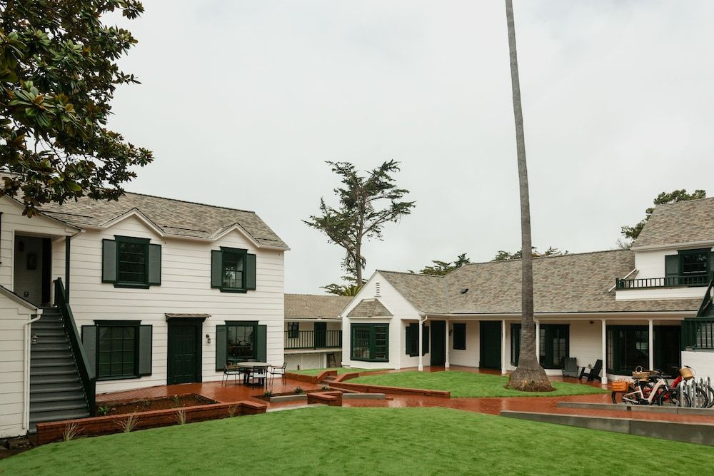 Carmel Beach Hotel