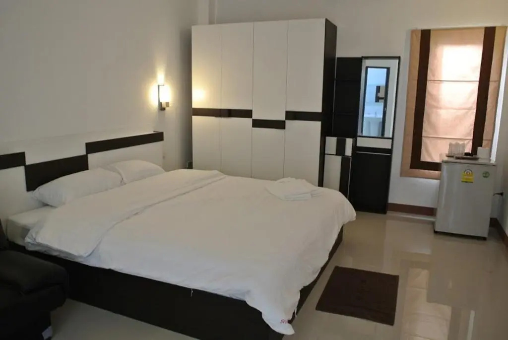 Deluxe Double room (full double bed)
