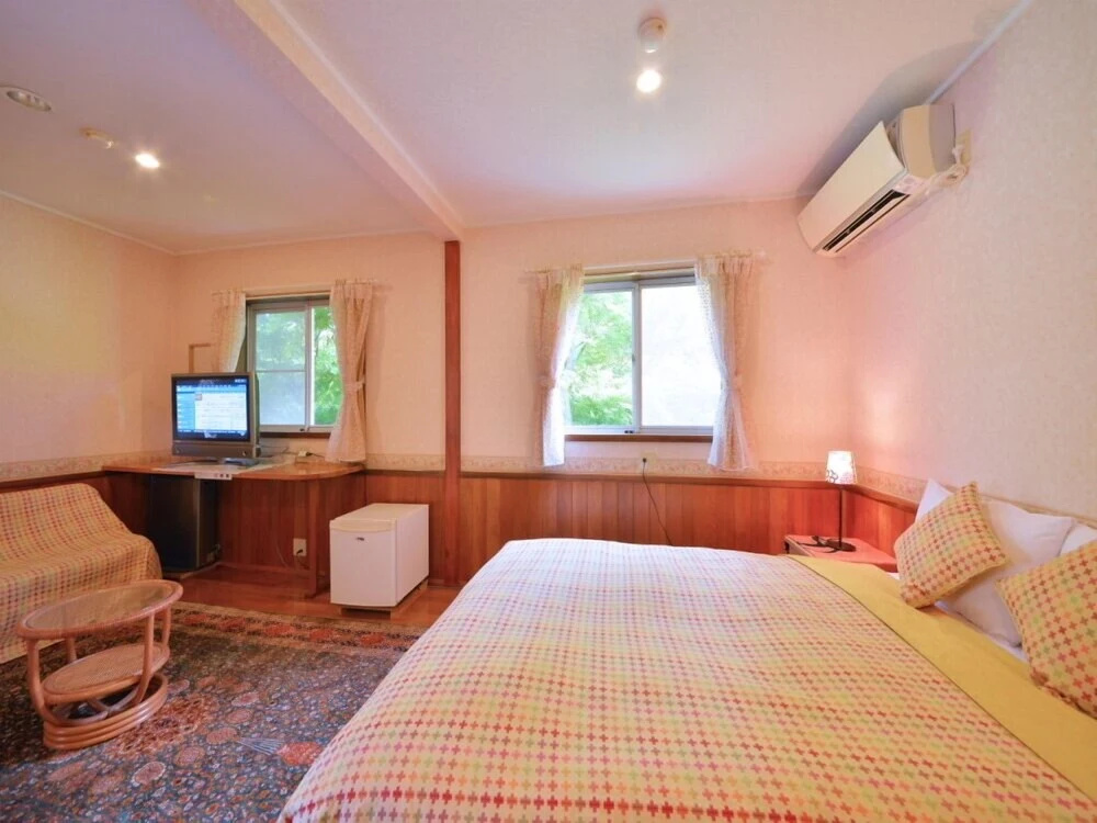 Double Suite (full double bed)