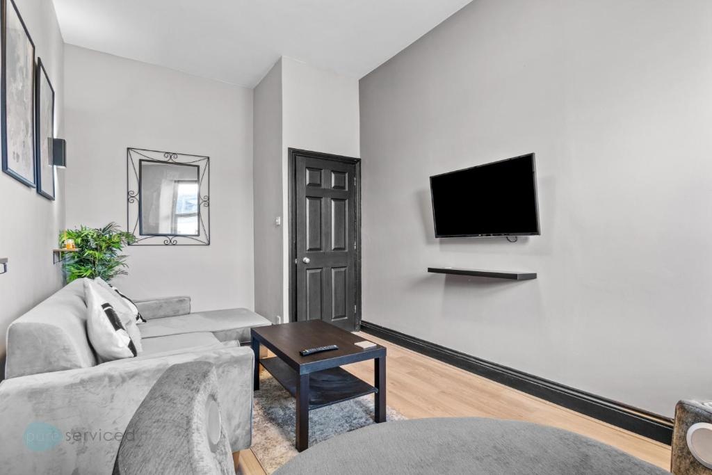 1 Bed- Holyrood Retreat