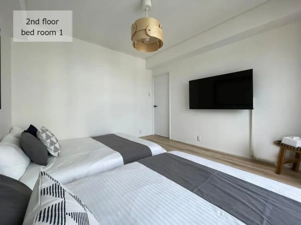 Spacious 2 level apartment 4BR for 16 PPL with jacuzzi
