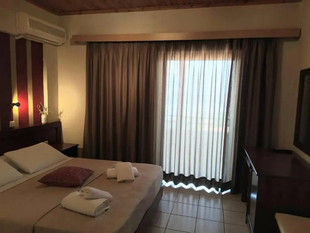 Standard Double room with sea view (full double bed)