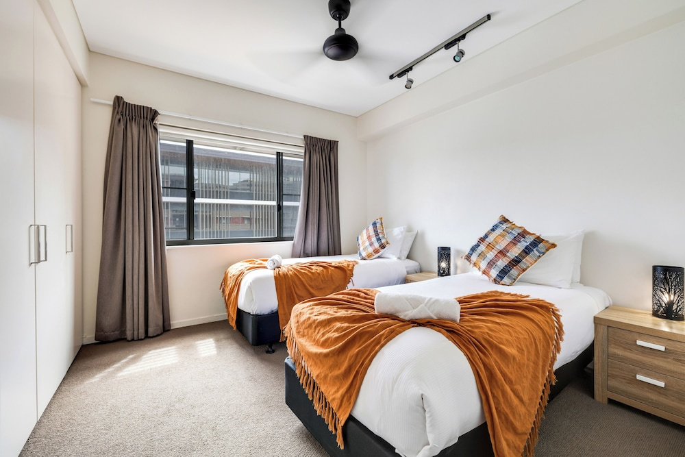 3 Bedrooms Apartment