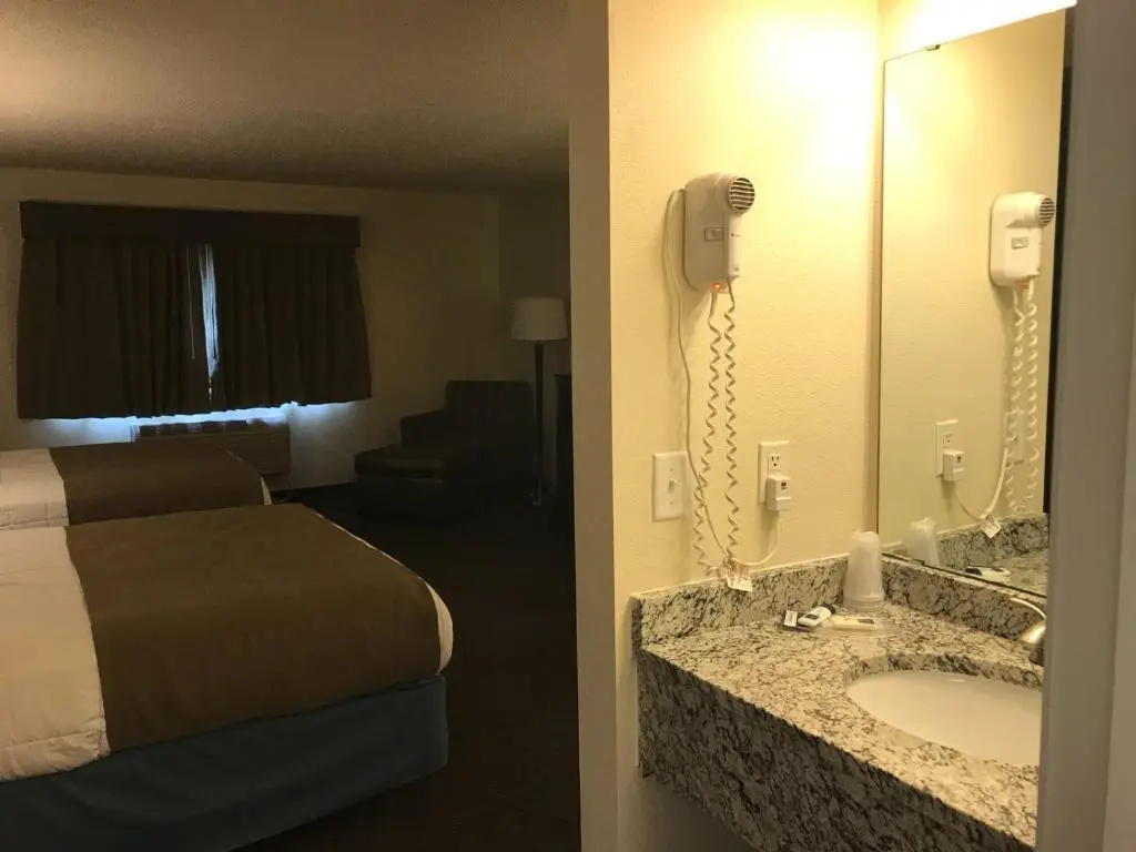 AmericInn by Wyndham Hotel and Suites Long Lake - Chambres
