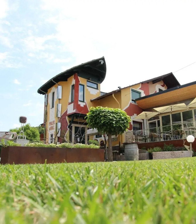 Malerwinkl Restaurant + Kunsthotel + Vinothek by null