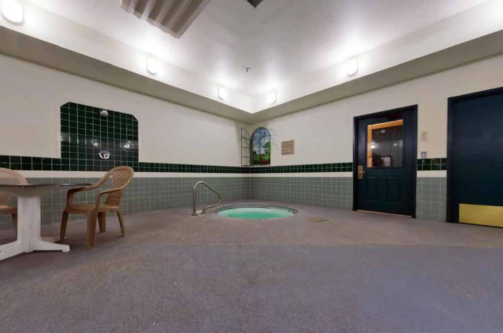 Country Inn & Suites by Radisson, Salina, KS - фото 10