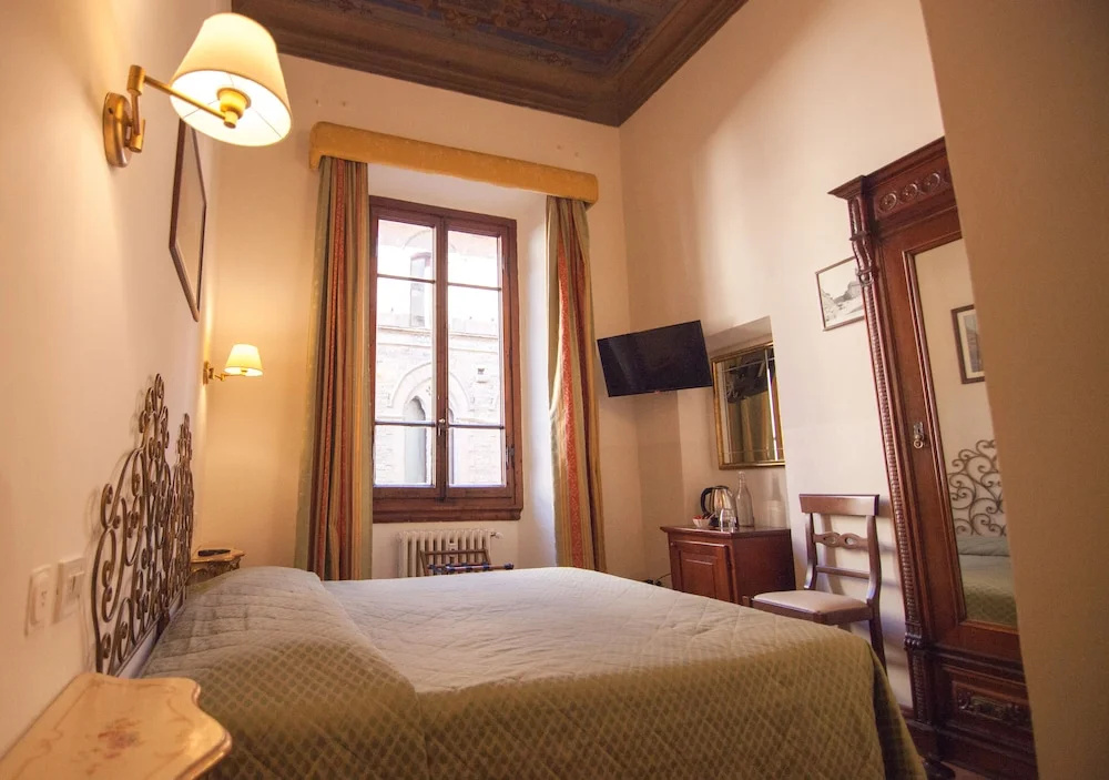 Classic Double room (full double bed)