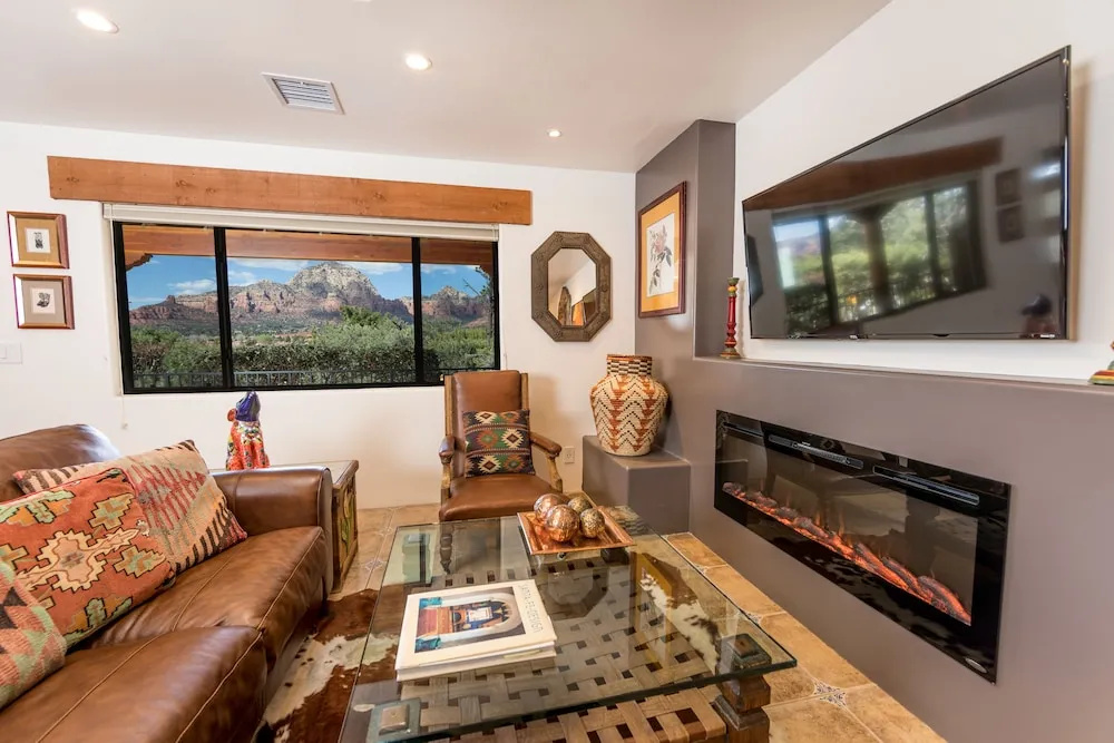 1 Bedroom Deluxe Suite with mountain view