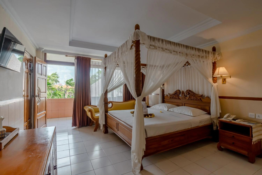 Отель Palm Beach Hotel Bali в Куте