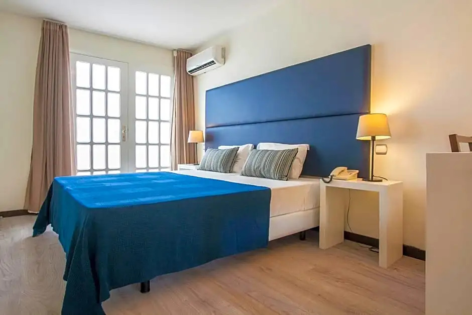 雙人房，配有雙床