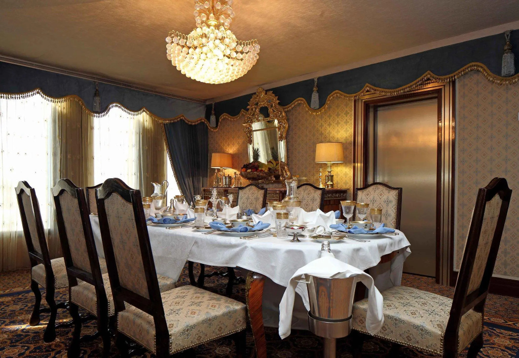 Royal Double Suite (full double bed)