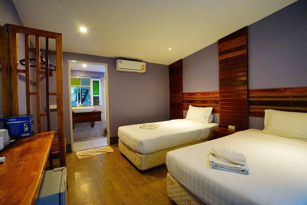 Deluxe Double room (full double bed)