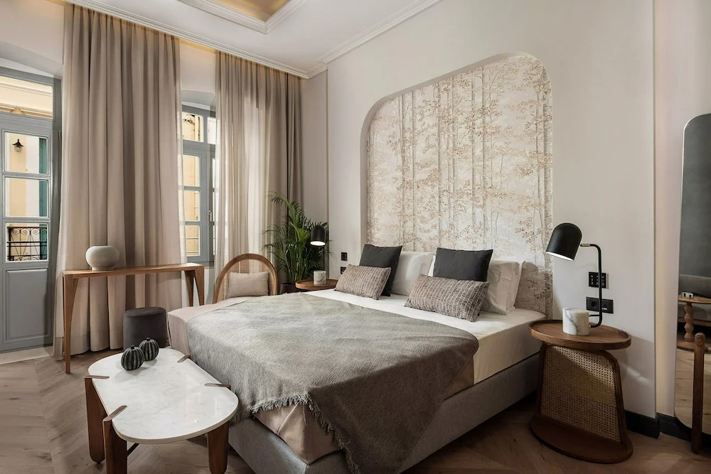 Deluxe Suite with balcony and with city view