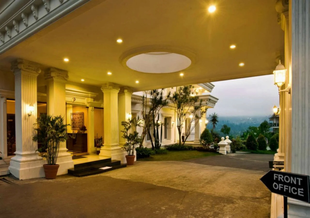 Lobby & Reception