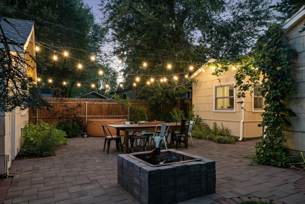 Downtown Bend Spa Walk to River Fire pit