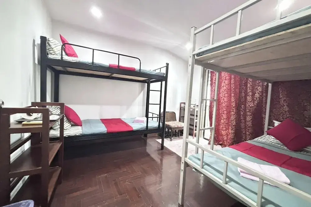 Sunshiny-BB Hostel near Punnavithi BTS station — фото