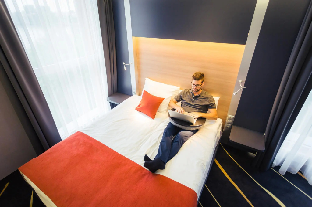 Superior Double room with lake view (full double bed)