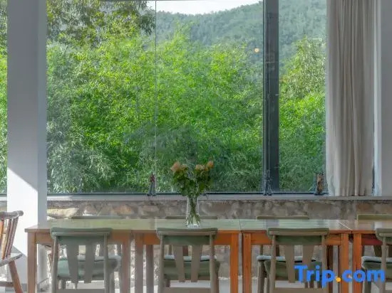 Four Seasons’ Wind HomeStay