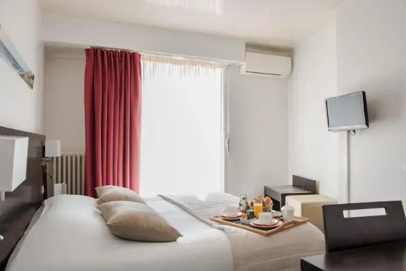 Superior Double room (full double bed)