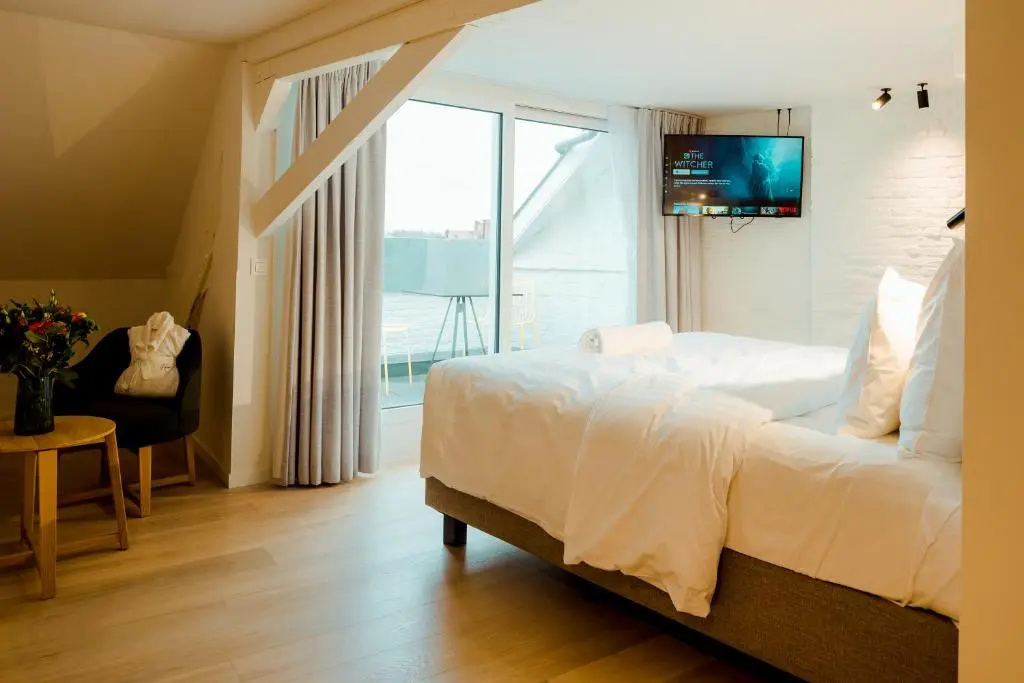 Standard Double room with balcony (full double bed)