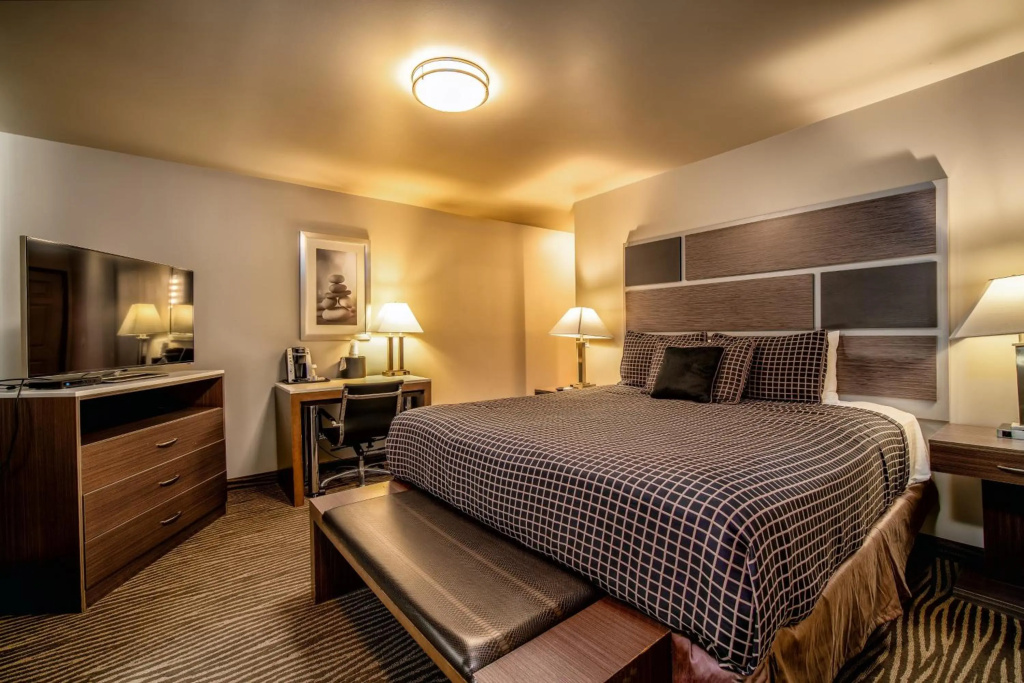 Crescent Bay Inn — 4