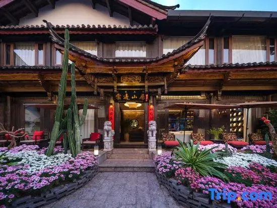 Lijiang Ancient Town Cloud Edge Mountain Retreat Boutique Homestay