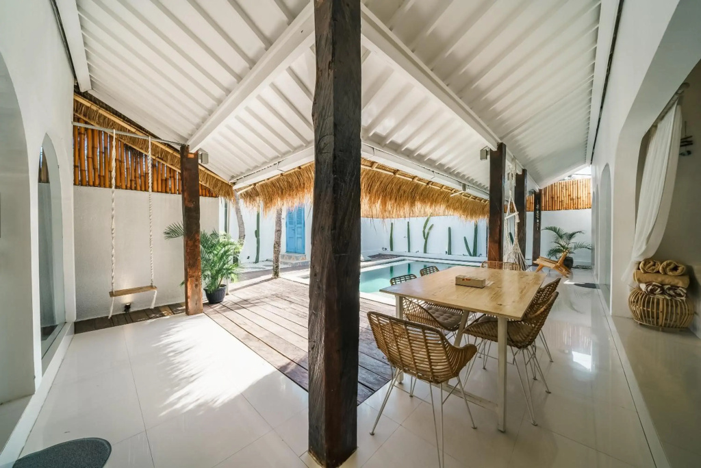 Villa Santorini - Boho-Chic 3-Bedroom Villa in the Heart of Berawa!