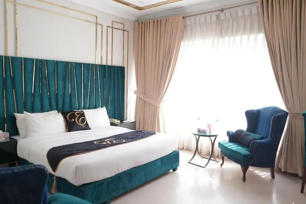 Premier room
