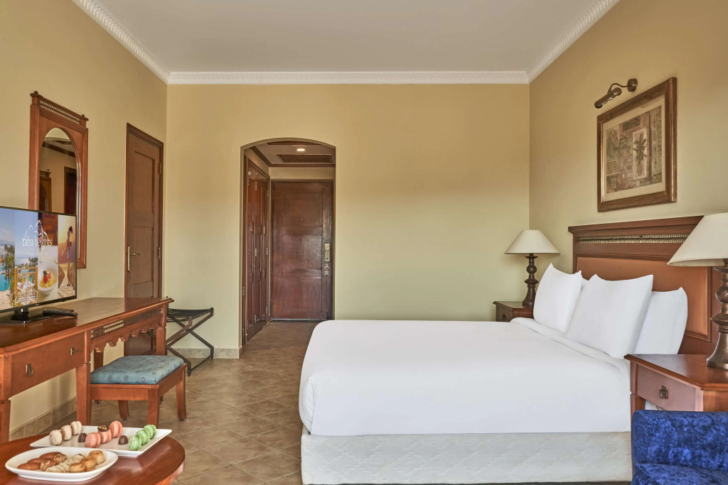 Double room with pool view (full double bed)