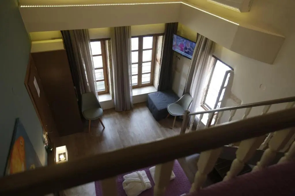 Lobby & Reception