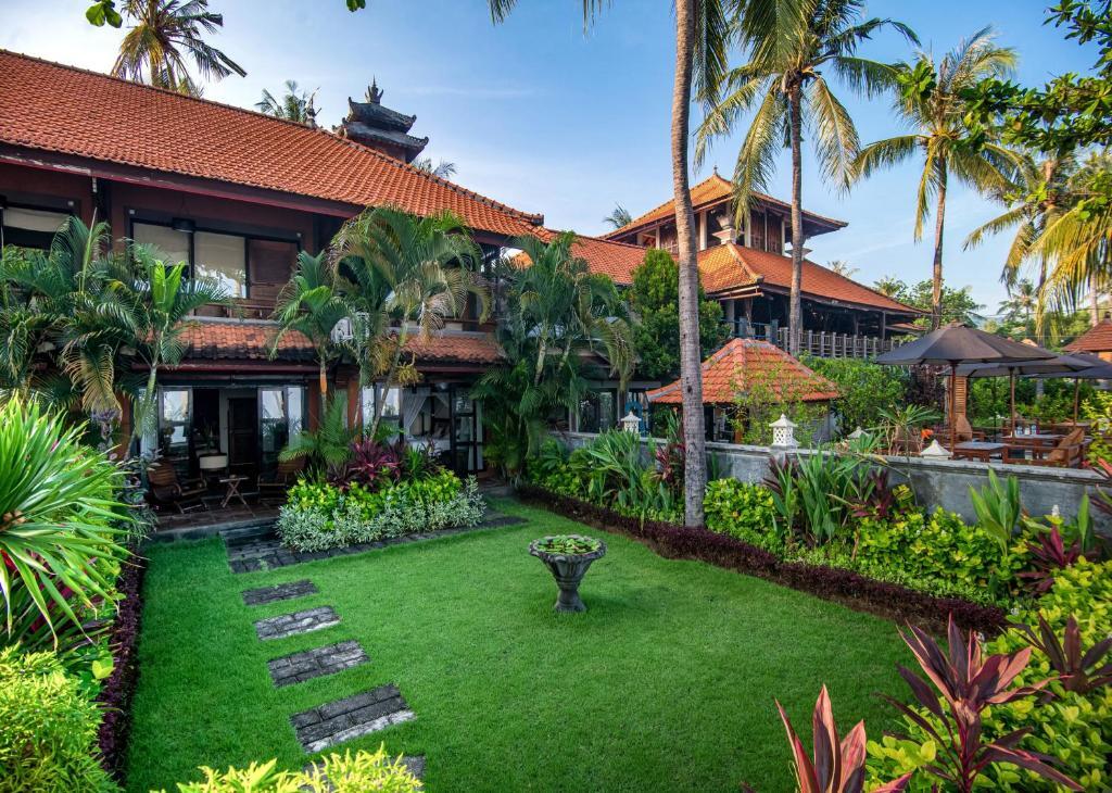 Nugraha Lovina Seaview Resort & Spa