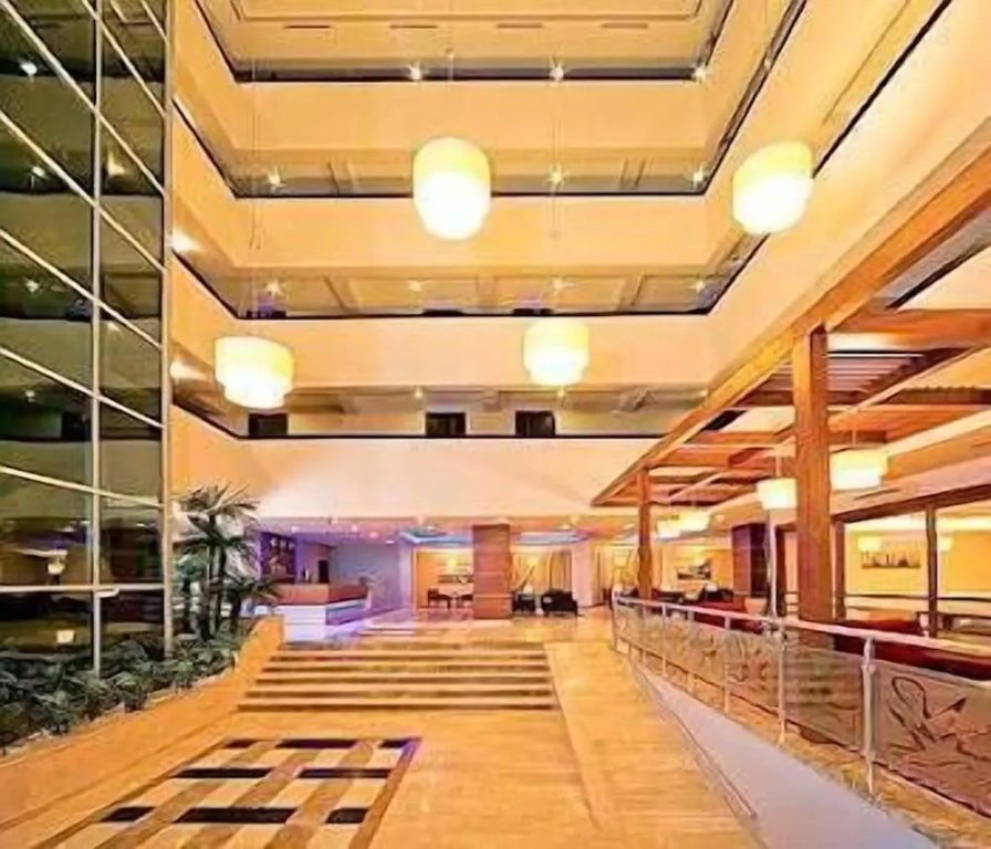 Mom Hotel - Général