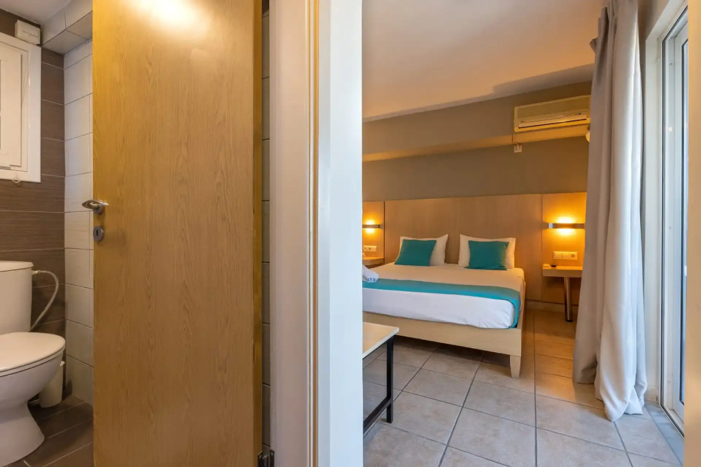Double room (full double bed)
