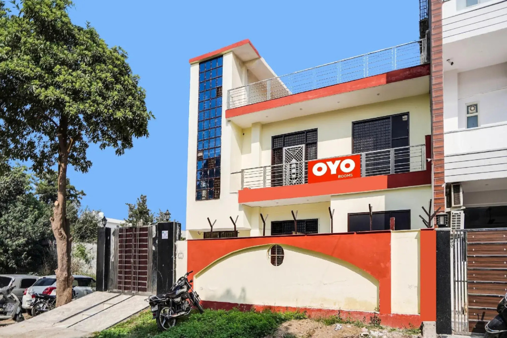 OYO Flagship 70329 Hotel Expo Golf Link