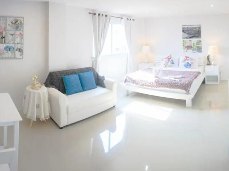 Deluxe Double room (full double bed)