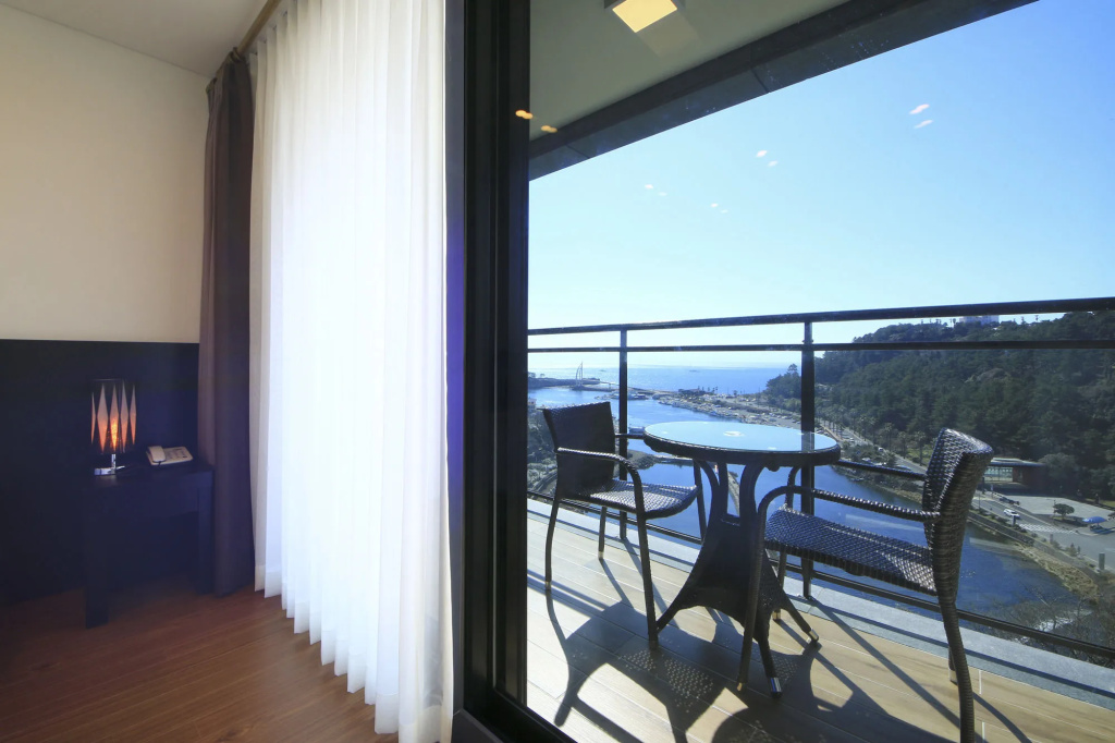 Balcony & Terrace