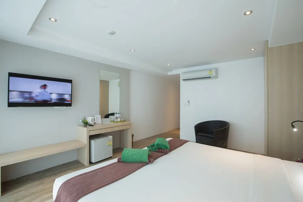 The Palms, Kamala Beach