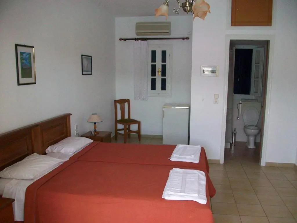 Standard Triple room with sea view